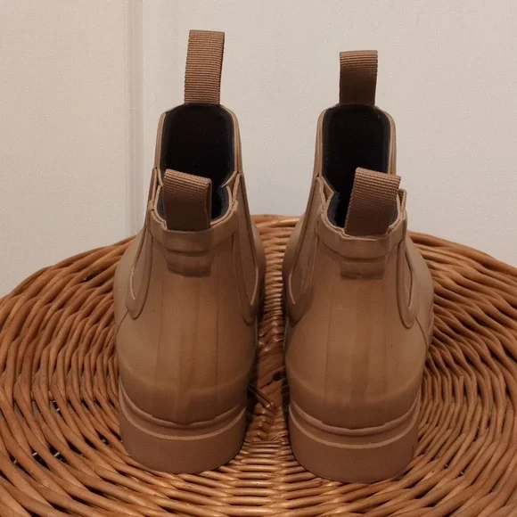 Everlane Waterproof Tan Lug Bootie Womens 7 - Picture 4 of 8